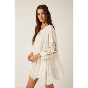 Free People Oversized White/Silver Tunic w/ruffle 3/4 lace Sleeve Blouse Sz XS